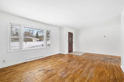 Living - 816 Forest, Marshall, MI 49068 photo 2 of 3