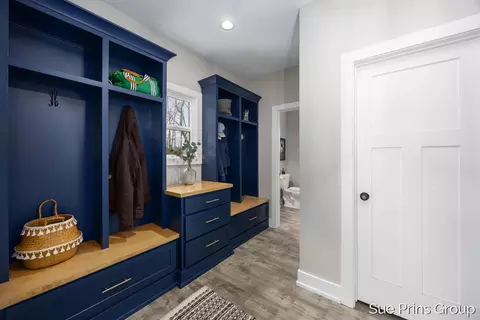 Entry Way - 8089 Eagle Peak, Jenison, MI 49428 photo 3 of 4