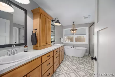 Bath - 8089 Eagle Peak, Jenison, MI 49428 photo 2 of 4