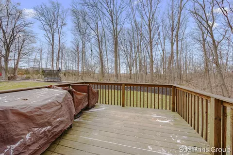 Exterior - 8089 Eagle Peak, Jenison, MI 49428 photo 8 of 11
