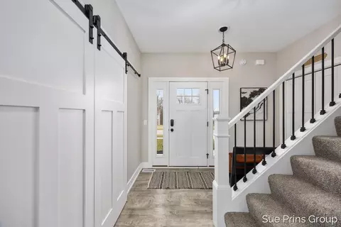 Entry Way - 8089 Eagle Peak, Jenison, MI 49428 photo 2 of 4