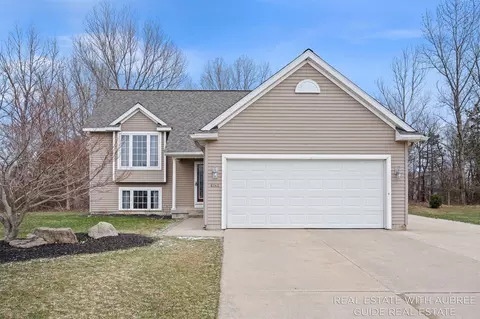 6948 Shady Knl, Caledonia, MI 49316
