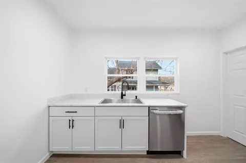 Kitchen - 209 Damon, Jackson, MI 49203 photo 4 of 4