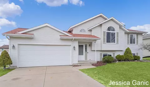 553 Sunmeadow, Grand Rapids, MI 49508