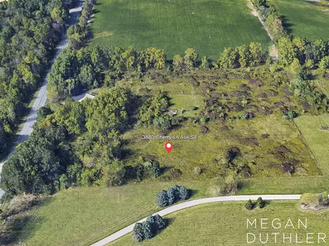 3880 Cherry Ln, Ada, MI 49301