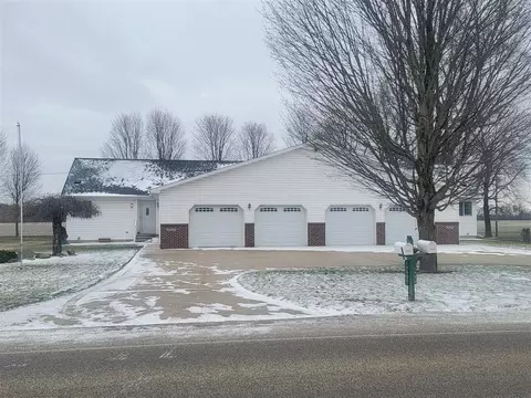 28499 E Fawn River Rd, Sturgis, MI 49091