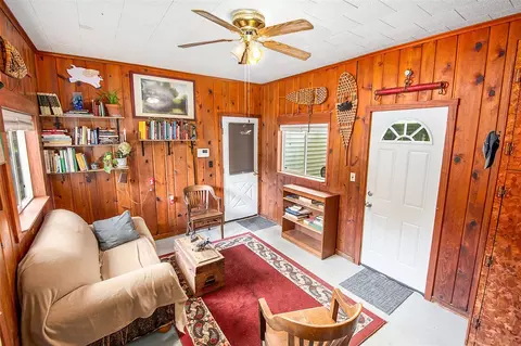 Living - 513 Gregory, Jackson, MI 49202 photo 2 of 2