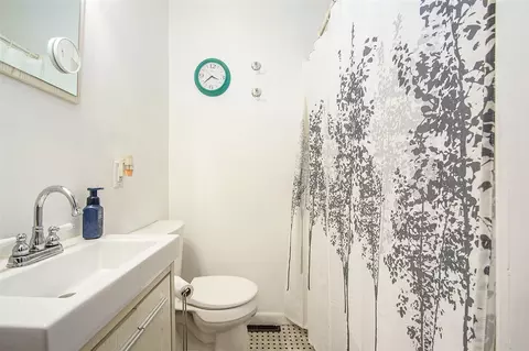 Bath - 513 Gregory, Jackson, MI 49202 photo 1 of 1