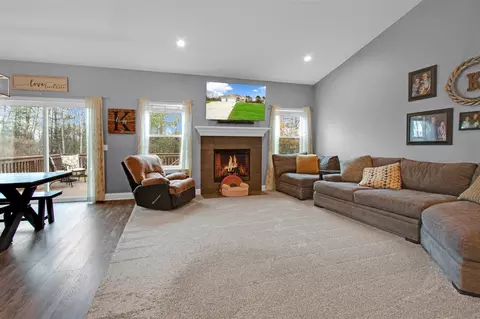 Living - 6177 Boulder, Flushing, MI 48433 photo 1 of 2