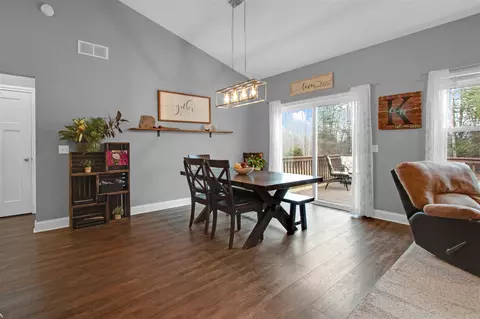 Dining - 6177 Boulder, Flushing, MI 48433 photo 1 of 3