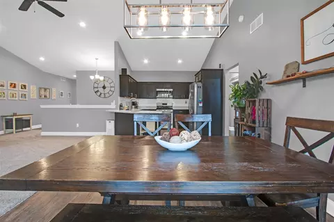 Dining - 6177 Boulder, Flushing, MI 48433 photo 3 of 3