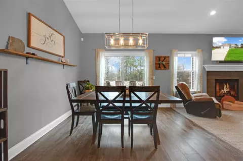 Dining - 6177 Boulder, Flushing, MI 48433 photo 2 of 3