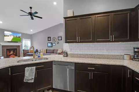 Kitchen - 6177 Boulder, Flushing, MI 48433 photo 2 of 3
