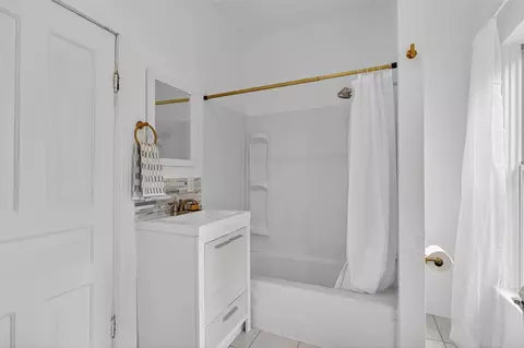 Bath - 2636 Hickory, Jackson, MI 49202 photo 1 of 1