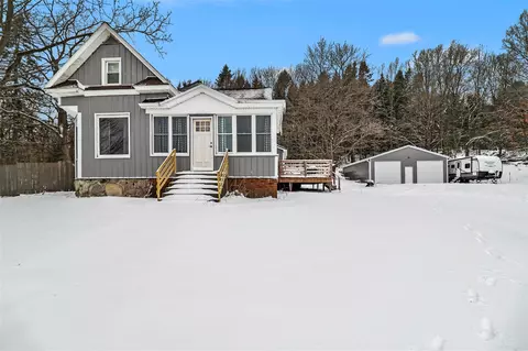 5033 1st, New Era, MI 49446