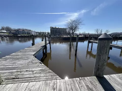 300 Oak #40, South Haven, MI 49090
