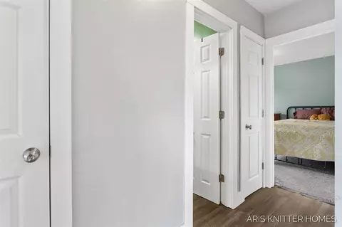 Entry Way - 515 NW Ferndale, Walker, MI 49534 photo 1 of 1