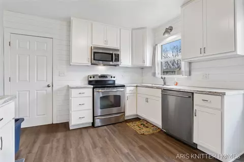 Kitchen - 515 NW Ferndale, Walker, MI 49534 photo 1 of 3