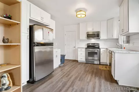 Kitchen - 515 NW Ferndale, Walker, MI 49534 photo 3 of 3