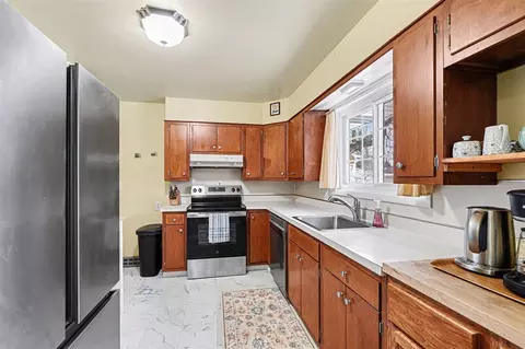 Kitchen - 529 Hill Rd, Marshall, MI 49068 photo 2 of 2
