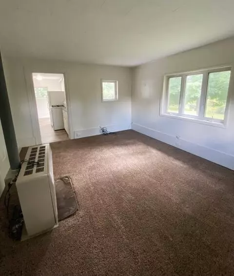 Living - 532 W Sherman, Carson City, MI 48811 photo 4 of 5