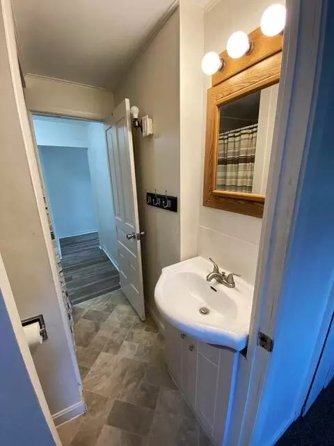 Bath - 532 W Sherman, Carson City, MI 48811 photo 4 of 4