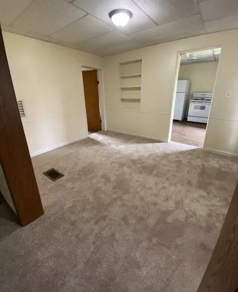 Living - 532 W Sherman, Carson City, MI 48811 photo 3 of 5