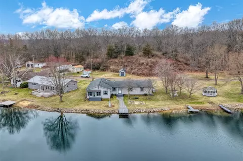 228 Oak Grv, Brooklyn, MI 49230