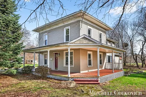 832 E Michigan, Marshall, MI 49068