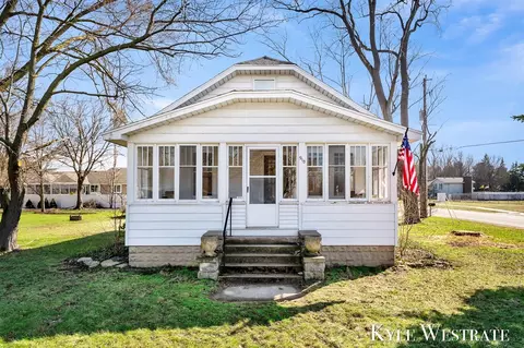 910 W 32nd, Holland, MI 49423
