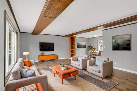 Living - 131 Eaglehurst, Jerome, MI 49249 photo 2 of 9
