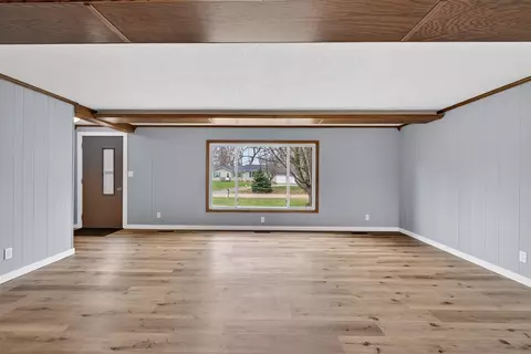 Living - 131 Eaglehurst, Jerome, MI 49249 photo 3 of 9
