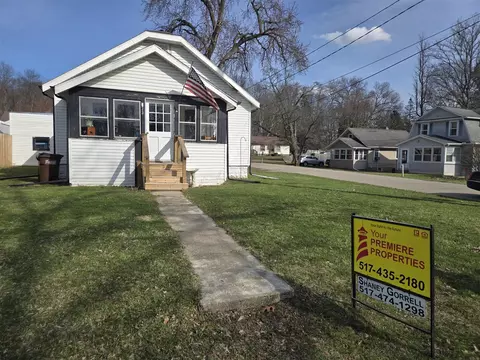 323 S Maurice, Jackson, MI 49203