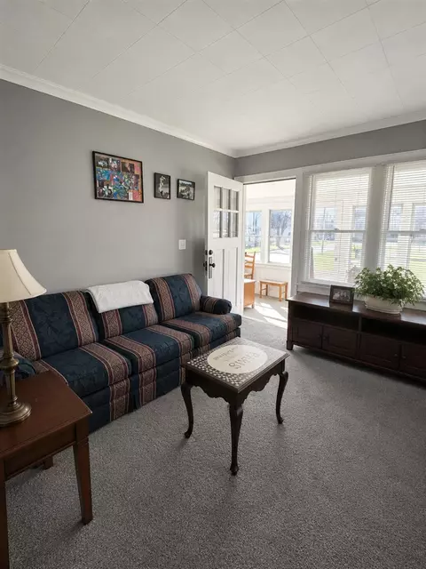 Living - 323 S Maurice, Jackson, MI 49203 photo 1 of 3