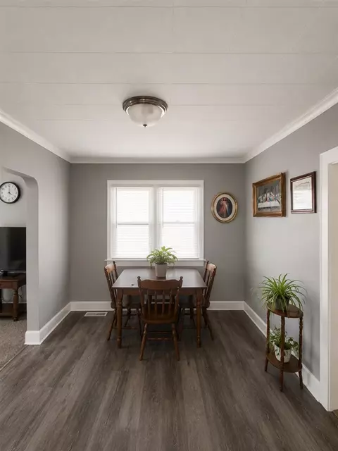 Dining - 323 S Maurice, Jackson, MI 49203 photo 1 of 1