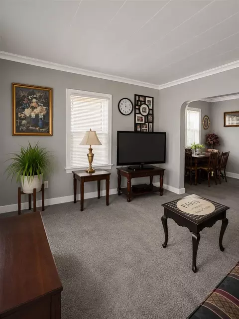 Living - 323 S Maurice, Jackson, MI 49203 photo 3 of 3