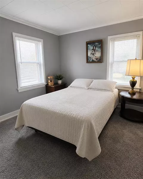 Bedroom - 323 S Maurice, Jackson, MI 49203 photo 1 of 2