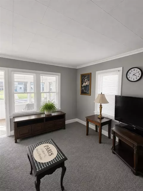 Living - 323 S Maurice, Jackson, MI 49203 photo 2 of 3