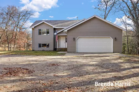 9211 Blue Lk, Twin Lake, MI 49457