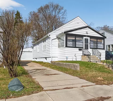 630 Saint Clair, Jackson, MI 49202