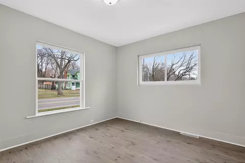 Bedroom - 200 S Elm, Jackson, MI 49203 photo 5 of 14