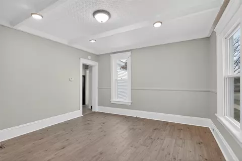 Living - 200 S Elm, Jackson, MI 49203 photo 4 of 6