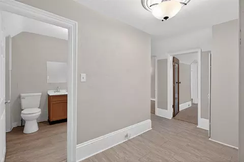 Entry Way - 200 S Elm, Jackson, MI 49203 photo 5 of 7