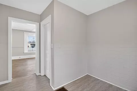 Entry Way - 200 S Elm, Jackson, MI 49203 photo 4 of 7