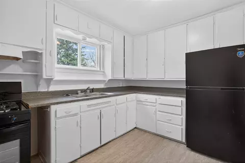 Kitchen - 200 S Elm, Jackson, MI 49203 photo 2 of 6