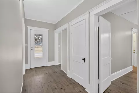 Entry Way - 200 S Elm, Jackson, MI 49203 photo 1 of 7