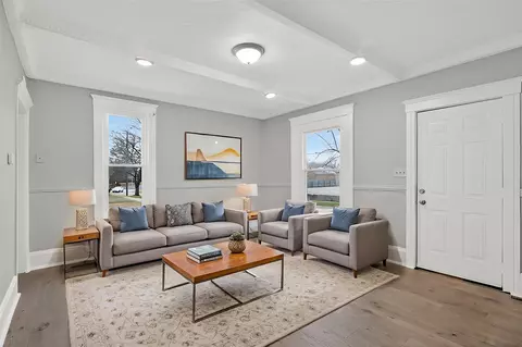 Living - 200 S Elm, Jackson, MI 49203 photo 1 of 6