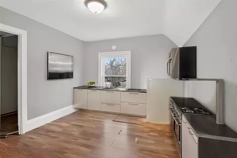 Kitchen - 200 S Elm, Jackson, MI 49203 photo 5 of 6