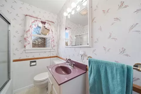 Bath - 705 Leo, Jackson, MI 49203 photo 1 of 2
