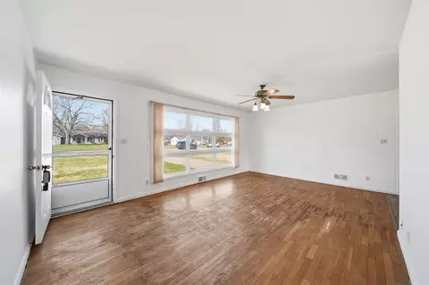 Living - 705 Leo, Jackson, MI 49203 photo 1 of 2